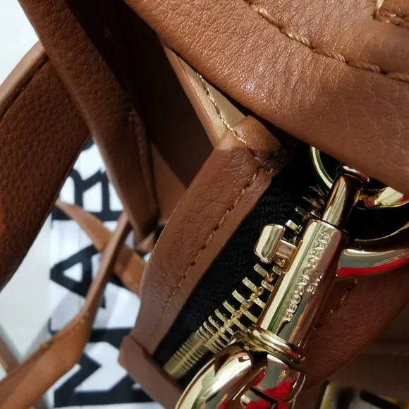 Marc Jacobs the Leather Mini Tote Bag Argan Oil - Picture 12 of 16